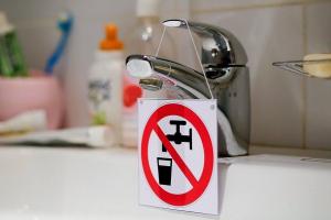 Действуют жестко: В Лисичанске водоканал объявил "охоту" на должников