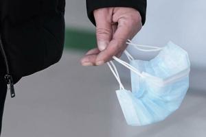 В Україні тепер можуть штрафувати за відсутність маски на обличчі: Зеленський підписав закон