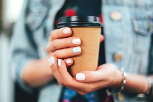 В Чехии запретили ''кофе с собой'': в стране усилили карантинные ограничения