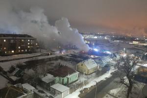 У Сєвєродонецьку рятувальники три години гасили пожежу: що горіло яскравим полум'ям?