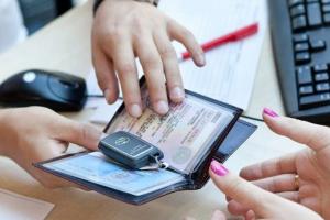В Україні змінилися правила держреєстрації транспортних засобів: що важливо знати водіям