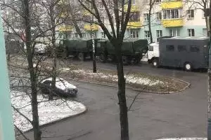 Марш воли в Беларуси: В центр Минска силовики стянули водометы, автозаки и броневики
