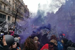 Масові протести у Франції тривають: сутички з поліцією та понад 140 затриманих