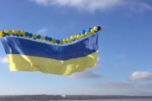В День ВСУ над оккупированной Горловкой запустили флаг Украины: видео