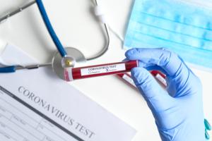 Україна отримала від ОАЕ партію COVID-тестів та масок