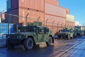 Україна отримала від США понад 100 одиниць військової техніки