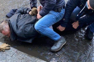 "Боротьба зі злочинністю, помста чи спектакль?": Що стоїть за гучним затриманням співробітників СБУ в Києві