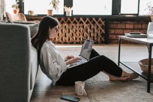 В Украине принят закон о дистанционной и надомной работе: что нужно знать