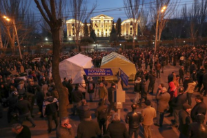 Протести в Єревані: Біля парламенту Вірменії протестувальники встановили намети