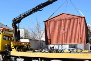 Влада Сєвєродонецька взялася за самобуд у дворах багатоповерхівок: хто потрапив під знесення