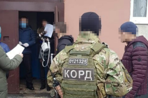 У Лисичанську жінка організувала наркозлочинну групу: до "роботи" залучила навіть малолітнього сина