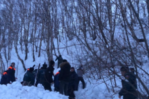 На Камчатці біля школи снігова лавина накрила людей: є загиблий
