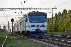 "Укрзалізниця" назвала топові напрямки на травневі свята: поїзд "Лисичанськ - Ужгород" лідер за популярністю