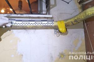 В центре Одессы на газовой трубе многоэтажки обнаружили боевую гранату на растяжке