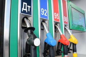 В Україні АЗС зобов'язали знизити вартість палива: якою буде максимальна ціна