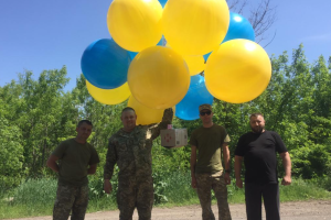 Акція до Дня вишиванки: На окупований Донбас на повітряних кулях відправили тисячі листівок