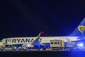 Літак Ryanair здійснив екстрену посадку в Берліні через загрозу вибуху