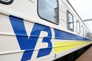 Укрзалізниця потрапила в черговий скандал: У поїзді вночі обікрали відому актрису