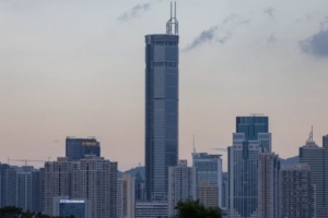 В Китае внезапно дал крен небоскреб SEG Plaza: началась паника
