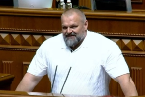 Вірастюк склав присягу народного депутата під крики "Ганьба!"