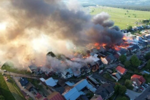 Масштабна пожежа у Польщі: згоріло понад 40 будівель, 112 людей залишилися без житла