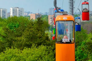 У Харкові хлопець потрапив під колеса мікроавтобуса, вистрибнувши з кабіни канатної дороги: відео