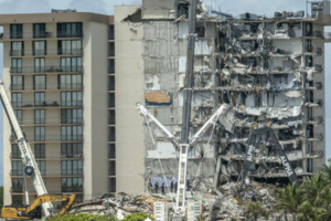 В Майами завершили поисковую операцию после обвала 12-этажного дома