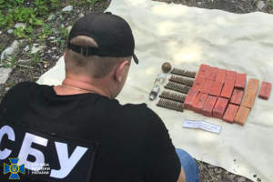 Схованку з гранатами та вибухівкою виявлено в дитячому таборі і в багатоповерхівці у Сєвєродонецьку