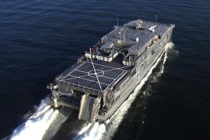 Транспортно-десантный корабль ВМС США направляется в Черное море