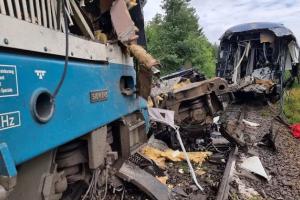 В Чехии столкнулись пассажирские поезда: есть погибшие