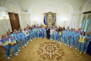 Зеленський зустрівся з медалістами Токіо-2020 та вручив державні нагороди