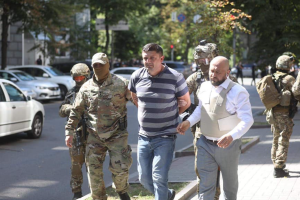 Полиция задержала мужчину, угрожавшего взорвать гранату в здании Кабмина