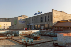 Чем заменят "ноги Ленина"?: В Лисичанске на центральной площади установят новый арт-объект