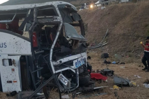 В Турции перевернулся пассажирский автобус: жертвами ДТП стали по меньшей мере 14 человек
