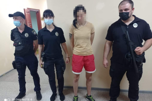 В Северодонецке за нападение на полицейского задержана молодая женщина
