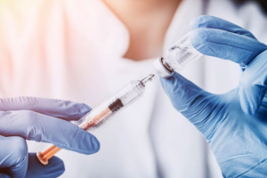 В Україні введуть обов'язкову вакцинацію від COVID-19: для кого щеплення стане необхідним