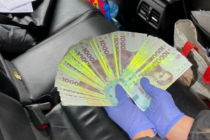 На Луганщині погорів на хабарі начальник відділу ЖКГ однієї з міськрад: чиновник вимагав великий "відкат"