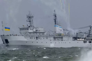 В Черном море у острова Змеиный терпит бедствие судно ВМС Украины