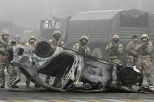 Антитерористична операція в Алмати: військові провели "зачистку" та взяли під посилену охорону всі адміністративні будівлі