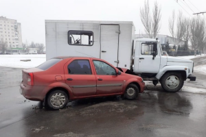 В Северодонецке произошло ДТП с потерпевшим: не разминулись "ГАЗ" и Dacia Logan