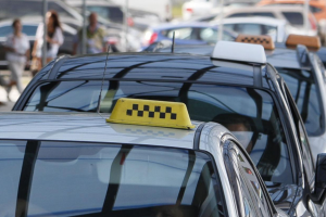 В Україні планують оснастити таксі касовими апаратами: розроблено законопроєкт