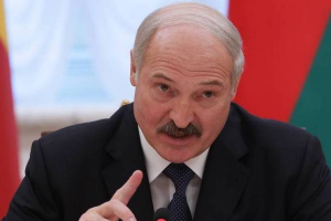 Лукашенко порадив громадянам Казахстану стати на коліна та вибачитися перед військовими