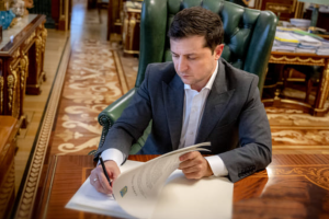 Зеленський ввів у дію рішення РНБО про застосування персональних санкцій та обмежувальних заходів