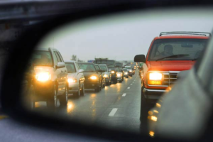Заборона на експлуатацію транспорту та постійно включені фари: МВС планує оновити ПДР