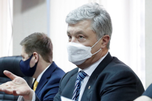 Суд перенес слушание по апелляции на арест имущества Порошенко