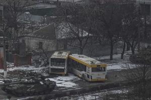 Российские оккупанты силой вывозят в рф тысячи жителей Мариуполя