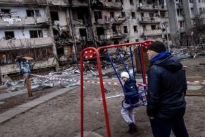 Російські окупанти дали добро на евакуацію гуманітарними коридорами мешканців двох міст на Донбасі
