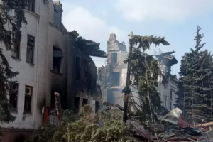Авиаудар по Драмтеатру в Мариуполе: удалось спасти 130 человек, судьба более 1300 человек остается неизвестной