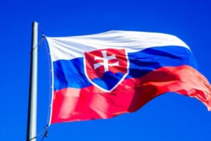 Словакия высылает из страны 35 российских дипломатов