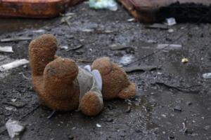 На Донбассе в пасхальное утро от обстрелов российских оккупантов погибли двое детей